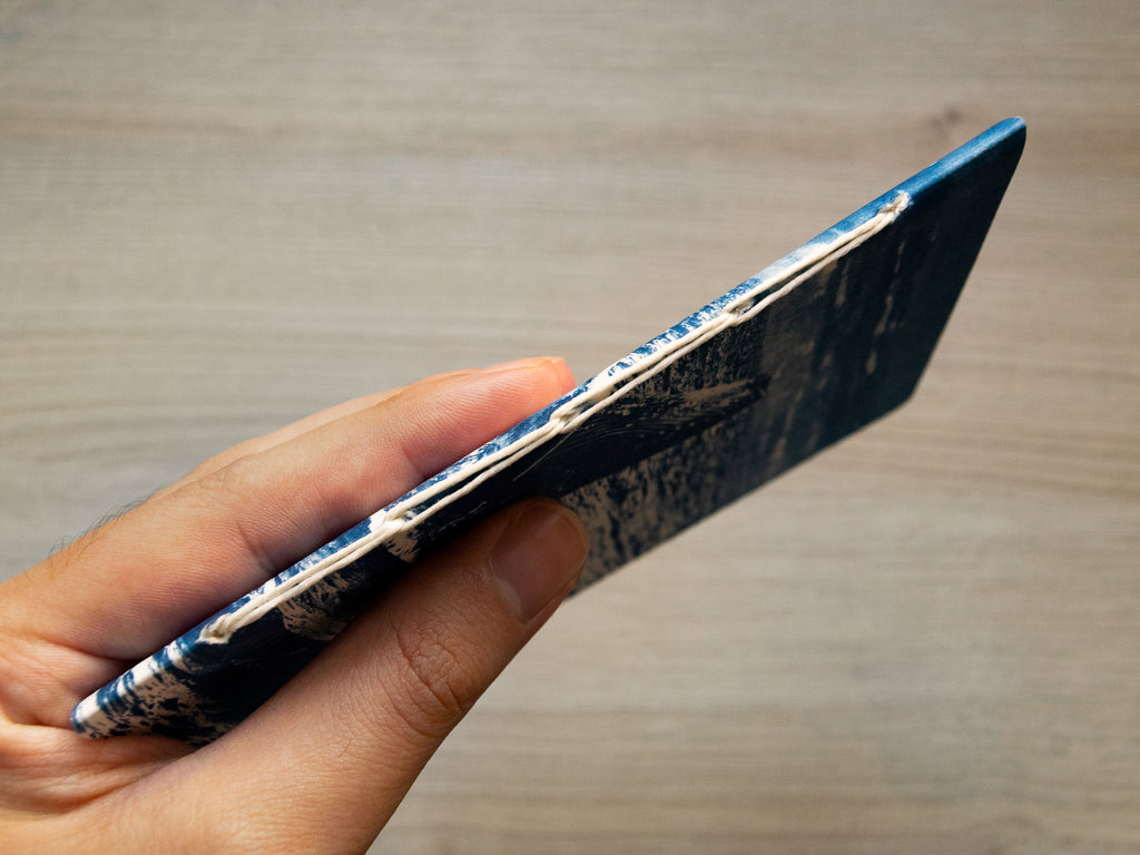 Libreta hecha a mano con cianotipia | Ballena en océano